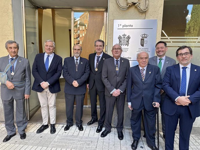 Foto de familia de la inauguración de la Real Academia de Medicina de Castilla-La Mancha en Ciudad Real.