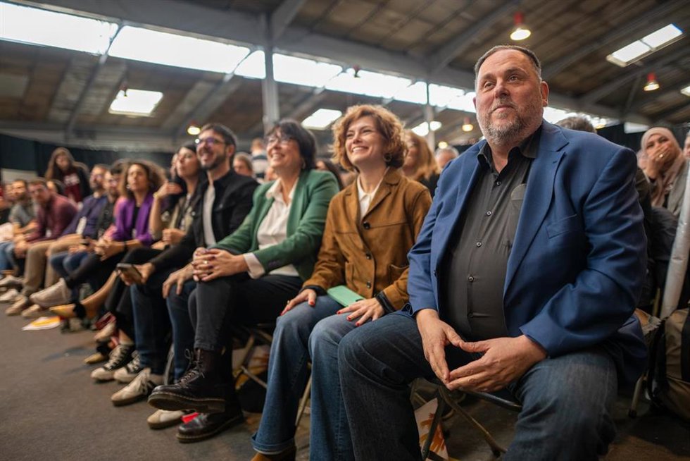 Archivo - El presidente de ERC, Oriol Junqueras (d), y la secretaria general de ERC, Elisenda Alamany (2d), en una imagen de archivo.