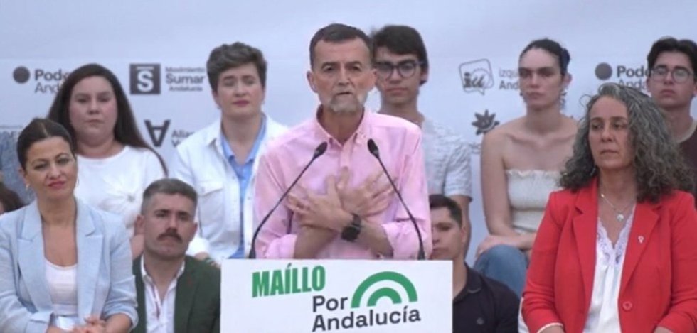 Antonio Maíllo interviene en el acto de Córdoba, entre Sira Rego y Rosa María Rodríguez.