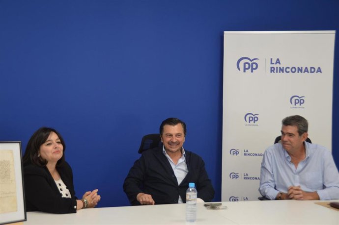 El candidato número cuatro del PP por Sevilla a las elecciones autonómicas del próximo 17 de mayo, Toni Martín, durante el acto.