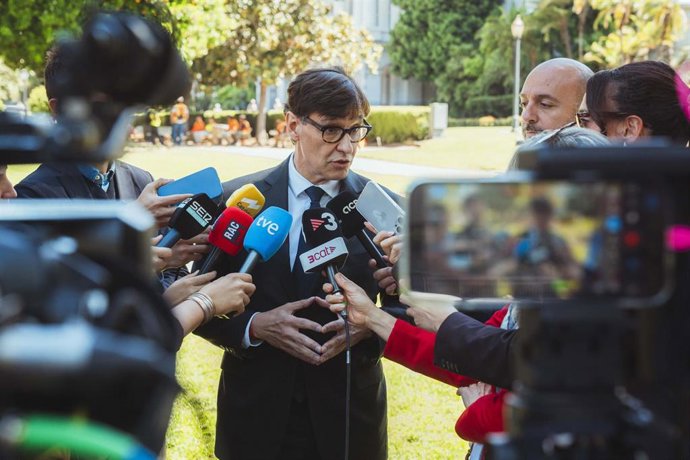 El presidente de la Generalitat, Salvador Illa, en una atención a los medios desde Sacramento, en California (Estados Unidos)