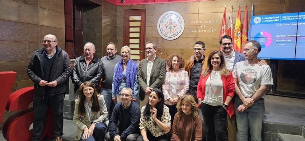 Pilar Garcés y su equipo en una foto de familia tras ganar las elecciones de la UVA