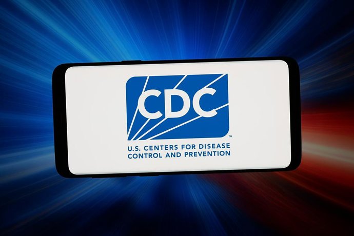 Archivo - April 9, 2026, Germany: In this photo illustration, the US public health agency Centers for Disease Control and Prevention (CDC) logo is seen displayed on a smartphone in front of abstract background on computer screen.
