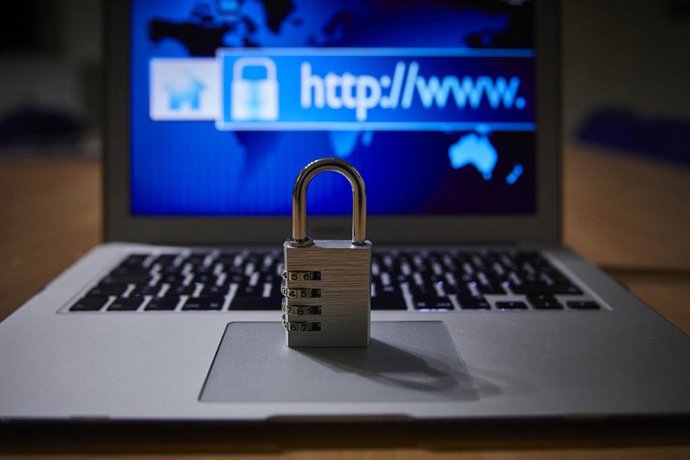 Archivo - Personal de 24 ayuntamientos navarros se han formado en seguridad digital.