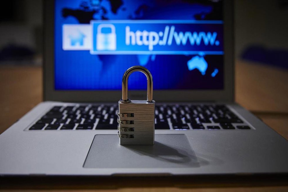 Archivo - Personal de 24 ayuntamientos navarros se han formado en seguridad digital.