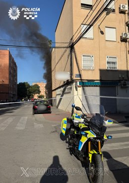 Imagen del incendio en un garaje de Santiago el Mayor