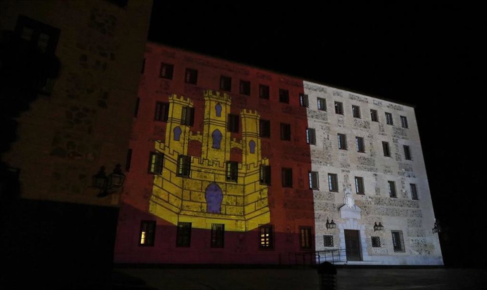 Archivo - Iluminación en las Cortes de C-LM.
