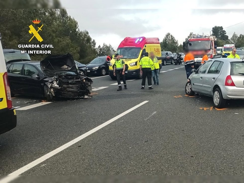 Imagen del siniestro ocurrido en la autovía A-7 a su paso por Tibi (Alicante) el pasado 3 de mayo