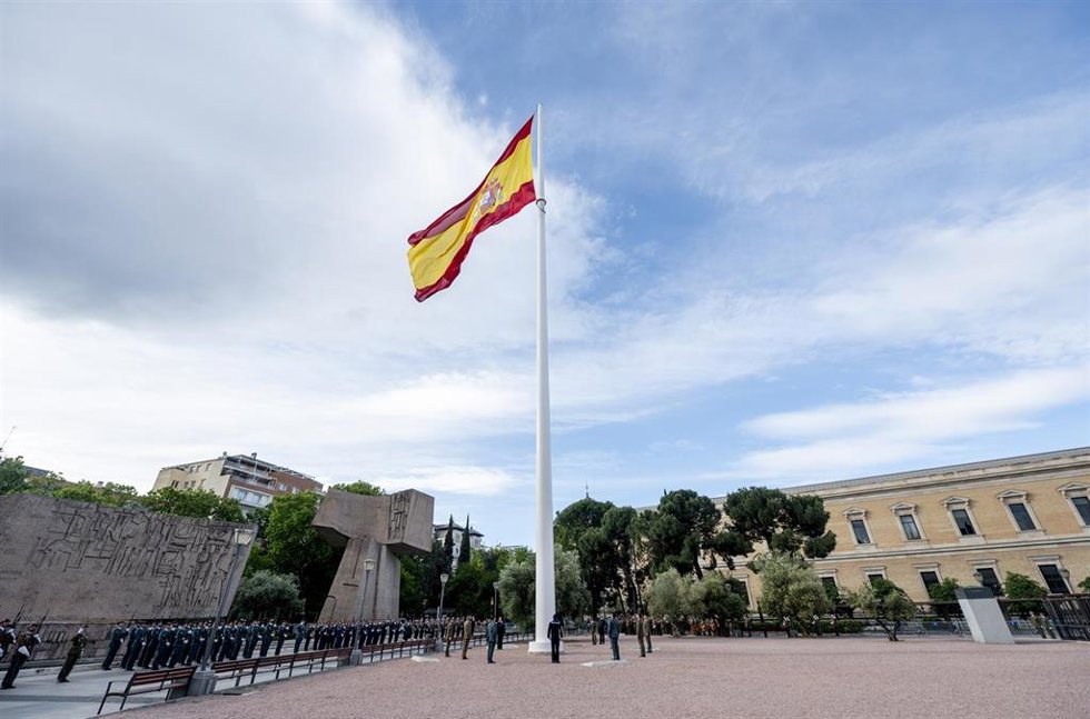 Acto de izado solemne de bandera con motivo de la festividad de San Isidro, en los Jardines del Descubrimiento de la Plaza de Colón, a 15 de mayo de 2026, en Madrid (España).