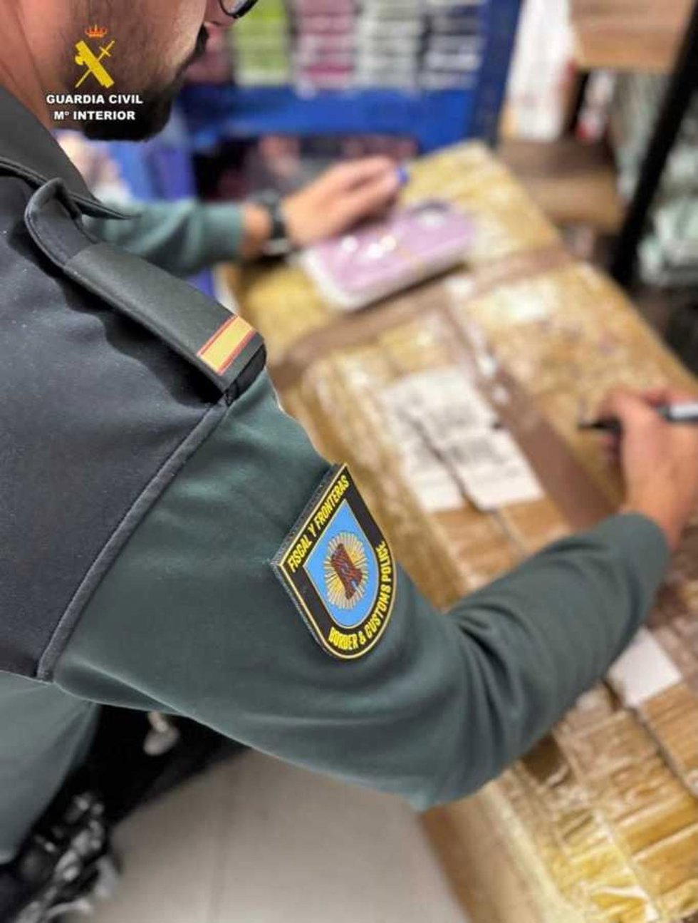 Dos detenidos en Soria por falsificar 49.000 artículos tecnológicos con un valor de 1.780.000 euros.