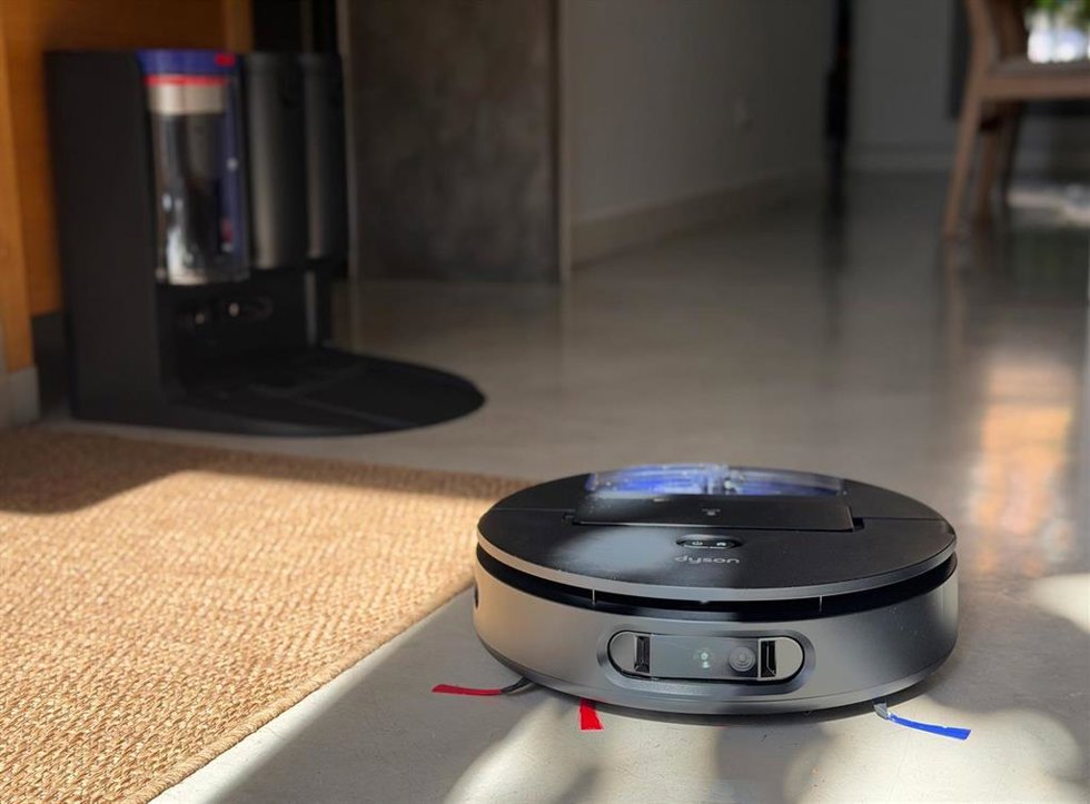 El robot aspirador Dyson Spot+Scrub AI.