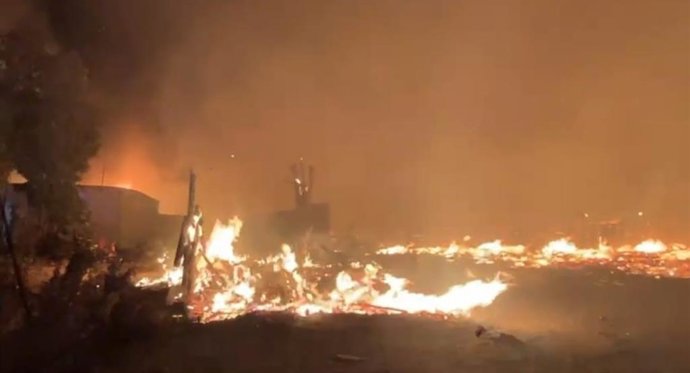 Archivo - Incendio en un asentamiento de Palos de la Frontera (Huelva) en septiembre de 2023.