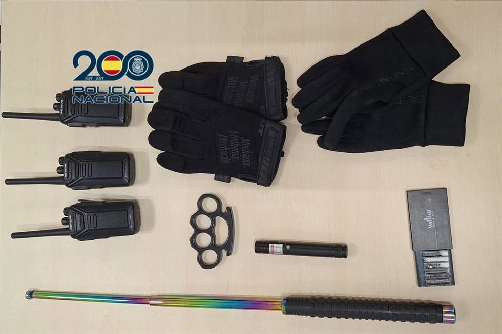 Armas ilegales incautadas a un vigilante de seguridad de una caseta de la Feria del Caballo de Jerez de la Frontera (Cádiz)