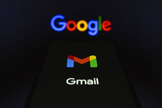 Archivo - February 24, 2025, Asuncion, Paraguay: Gmail app is displayed on iPhone backdropped by Google logo.