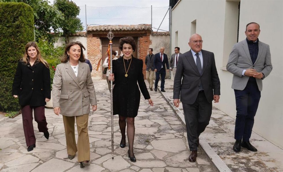 La consejera de Agricultura y Ganadería en funciones, María González Corral, (segunda por la izquierda), en la celebración de San Isidro Labrador en Valladolid.
