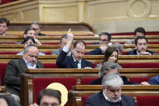Archivo - Votacions durant un ple al Parlament de Catalunya