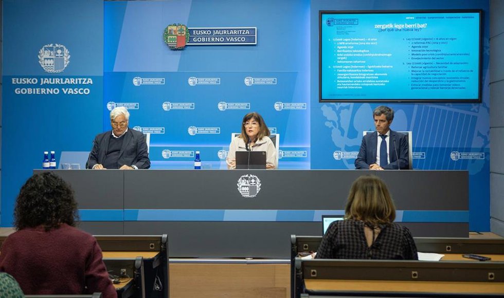 La consejera vasca de Alimentación, Desarrollo Rural, Agricultura y Pesca, Amaia Barredo, presenta la nueva ley de Agricultura, Alimentación y Gastronomía en Vitoria.