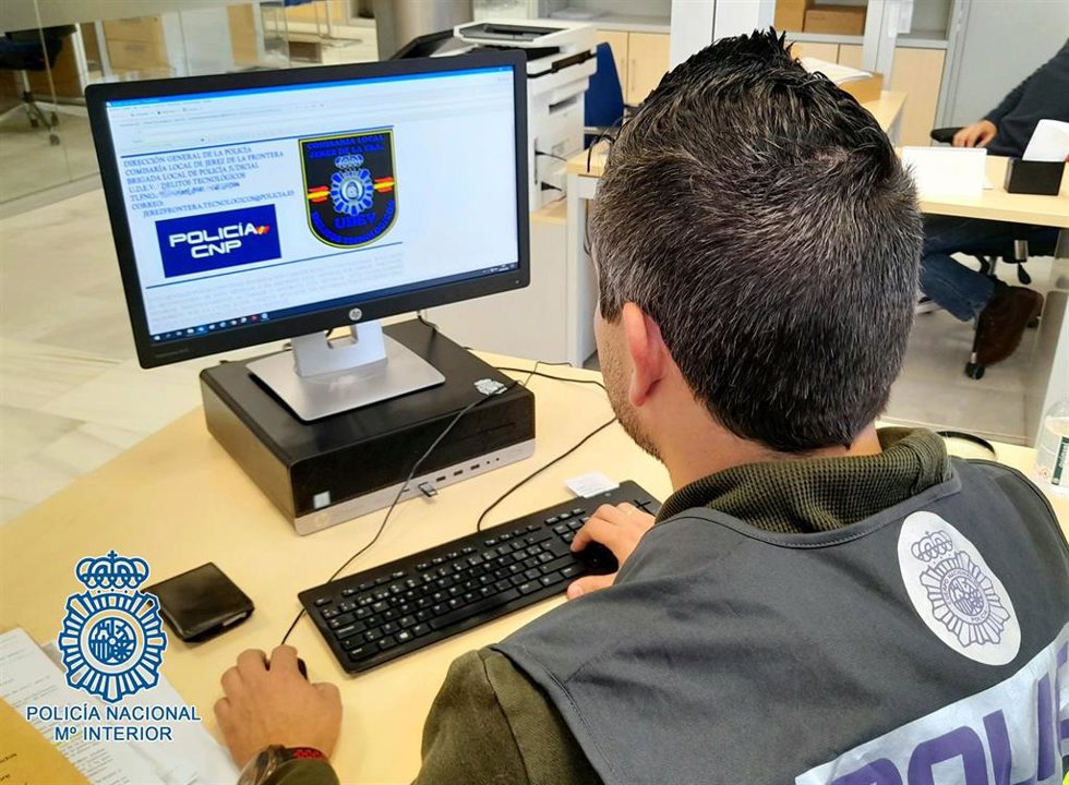 Archivo - Agente de la Policía Nacional.