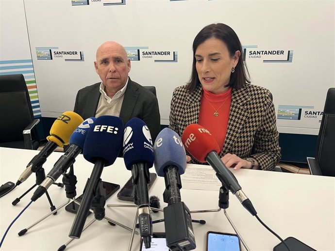 La alcaldesa de Santander, Gema Igual, y el presidente del Racing, Manolo Higuera