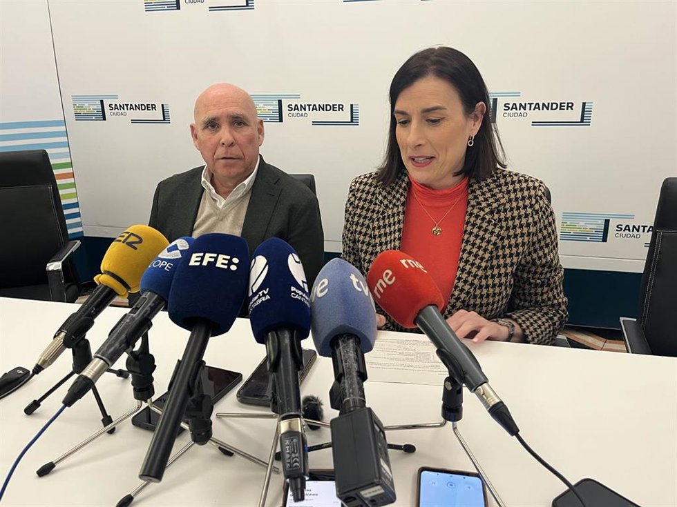 La alcaldesa de Santander, Gema Igual, y el presidente del Racing, Manolo Higuera