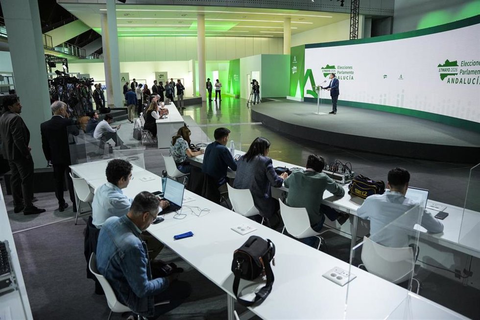 El consejero de Sanidad, Presidencia y Emergencias de la Junta de Andalucía, Antonio Sanz, durante visita el Centro de Difusión de Datos de las elecciones del 17M en el Pabellón de la Navegación. A 15 de mayo de 2026 en Sevilla (Andalucía, España). El con