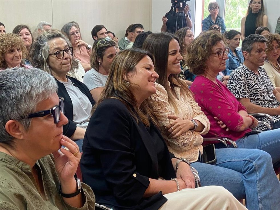 Un grupo de seis niños y adolescentes impulsan una campaña en el IMAS para promover la acogida de menores tutelados.