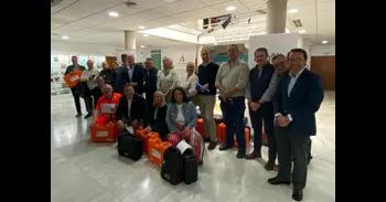 Las 12 hermandades de Cádiz reciben desfibriladores y extintores para su camino hacia la aldea del Rocío