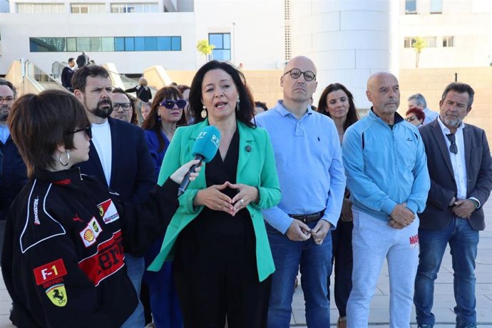 Crespín, junto a otros cargos y candidatos socialistas, llama en el Reina Sofía de Córdoba a "hacer justicia por el caos en la sanidad" el 17M.