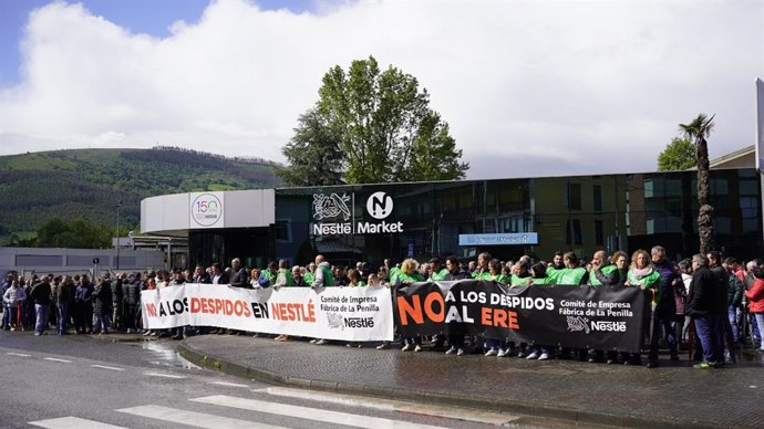 Los paros coincidentes con la negociación del ERE de Nestlé se inician con respaldo total de la plantilla en La Penilla