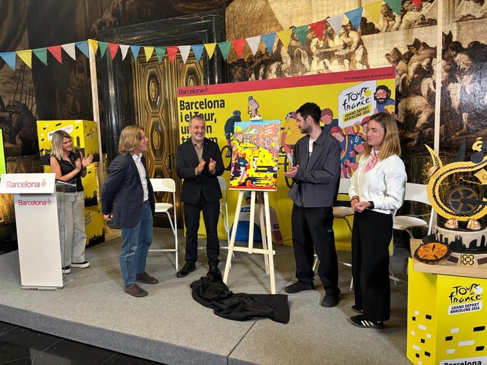 Collboni y Escudé descubren el cartel de la Fiesta Mayor del Tour de Francia