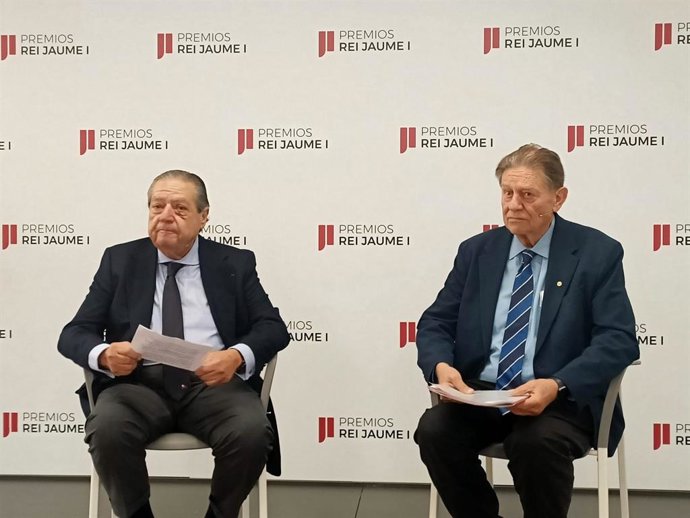 El president de la Fundació Valenciana Premis Rei Jaume I, Vicente Boluda, juntament amb el president executiu de la mateixa, Javier Quesada, presenten en roda de premsa les novetats de la 38 edició de la Reunió de Jurats dels Premis Rei Jaume I