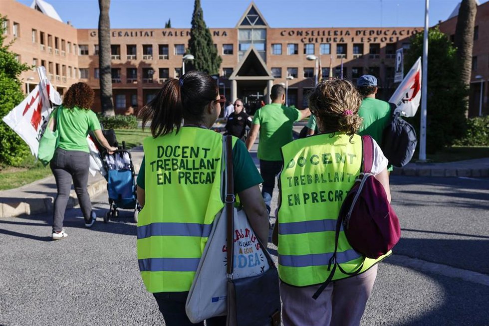 Protesta del sector educativo frente a la Conselleria de Educación, Cultura y Universidades, a 14 de mayo de 2026, en Valencia