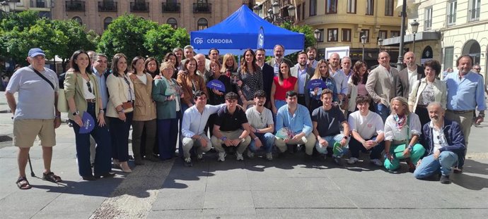 Acto de cierre de campaña electoral del PP en la Plaza de las Tendillas de Córdoba.