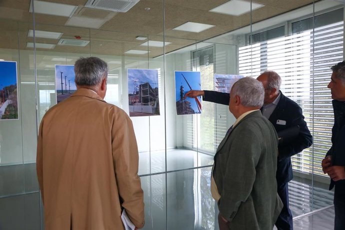 Visita de Gonzalo Santonja al Centro de Conservación y Restauración de Bienes Culturales de Castilla y León.