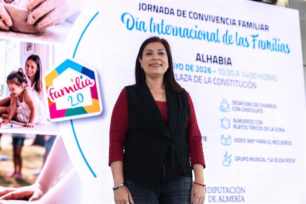 La diputada de Igualdad y Familia de la Diputación de Almería, Lorena Nieto, durante la presentación de la jornada de convivencia familiar por el Día Internacional de las Familias en Alhabia.
