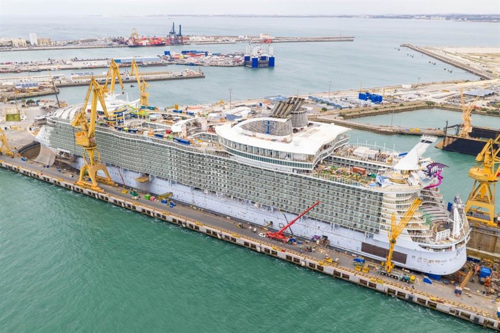 El crucero Harmony of the Seas en el astillero de Navantia Cádiz.