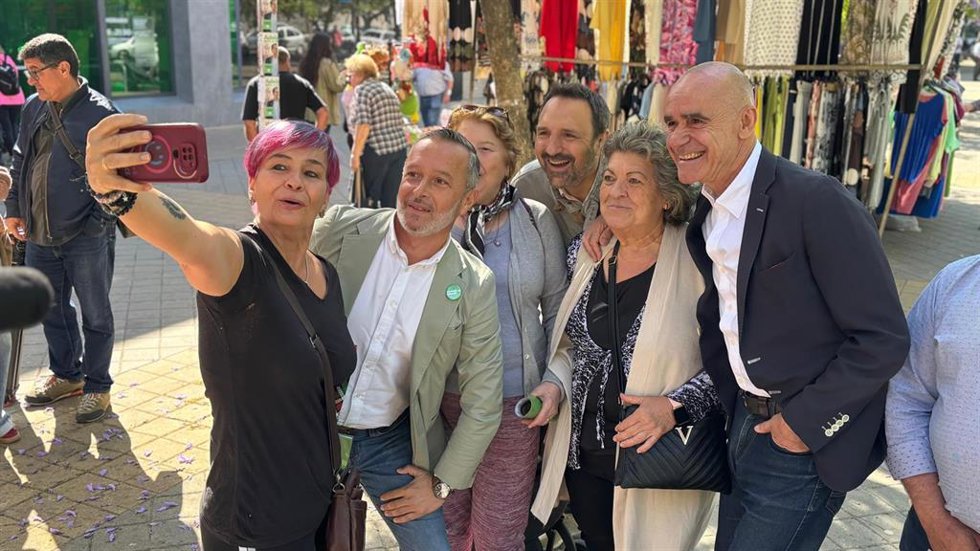 El número dos de la candidatura del PSOE de Sevilla al Parlamento de Andalucía, Rafael Recio, y el portavoz socialista en el Ayuntamiento, Antonio Muñoz.