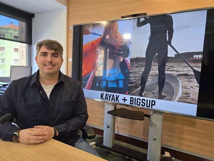 El concejal de Juventud de Barakaldo, Jonathan Martín, presenta las nuevas actividades para jóvenes en el municipio vizcaíno.