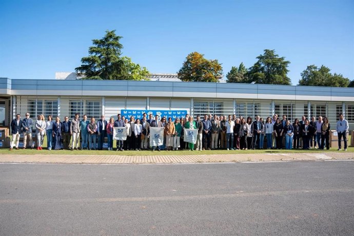 Acto de entrega de 10.000 tazas metálicas reutilizables a 17 hermandades de El Rocío de la provincia de Huelva.