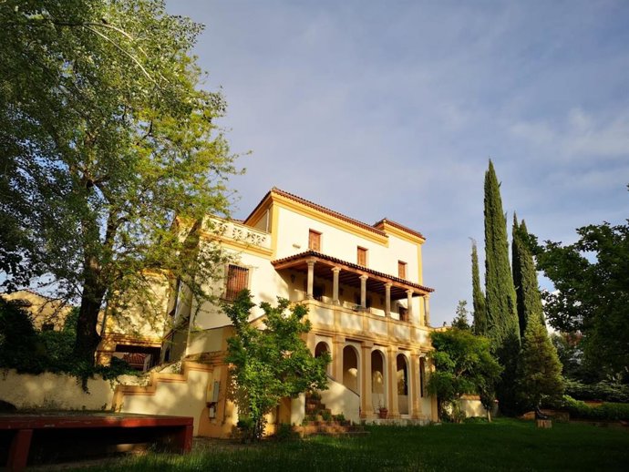 Archivo - Los jardines del Museo Pedrilla de Cáceres se convierten este sábado en el Mercado del Arte