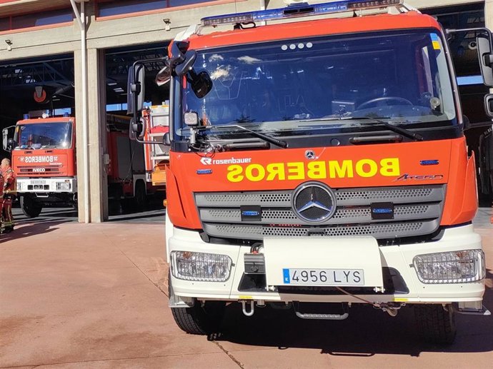 Archivo - Vehículo del servicio de bomberos en Salamanca