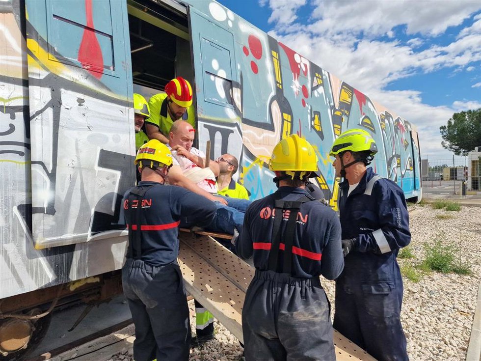 Simulacro de accidente ferroviario con múltiples víctimas organizado por la UCAM, que ha tenido lugar en la Escuela de Bomberos de Murcia