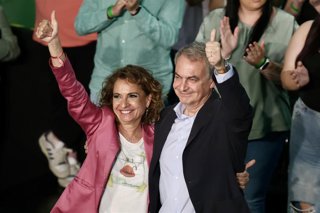 La secretaria general del PSOE-A y candidata a la Presidencia de la Junta, María Jesús Montero (i), en un acto público junto al expresidente del Gobierno José Luis Rodríguez Zapatero (d. A 14 de mayo de 2026, en Cádiz (Foto de archivo).