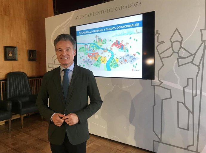 El consejero municipal de Urbanismo del Ayuntamiento de Zaragoza, Víctor Serrano