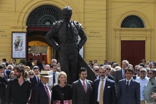 Imágenes de la inauguración del monumento a Rafael de Paula en la Plaza de Toros. A 15 de mayo de 2026 en Jerez de la Frontera, Cádiz (Andalucía, España). 