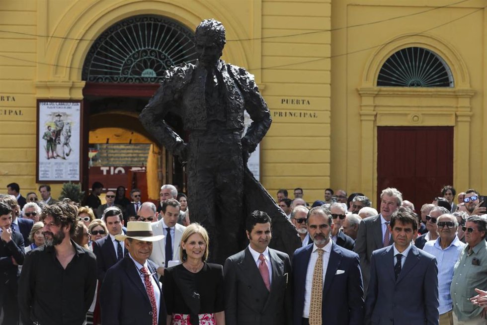 Imágenes de la inauguración del monumento a Rafael de Paula en la Plaza de Toros. A 15 de mayo de 2026 en Jerez de la Frontera, Cádiz (Andalucía, España). 
