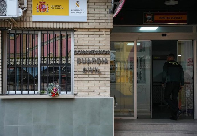 Imagen de la Comandancia de la Guardia Civil de Huelva el pasado sábado, cuando acogió la capilla ardiente de los dos agentes fallecidos.