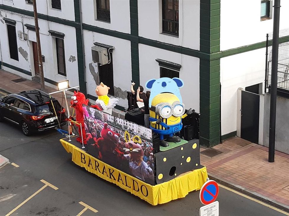 Archivo - Recorrido de los personajes de las fiestas de Barakaldo.