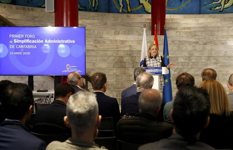 La consejera Isabel Urrutia en el primer Foro de Simplificación Administrativa