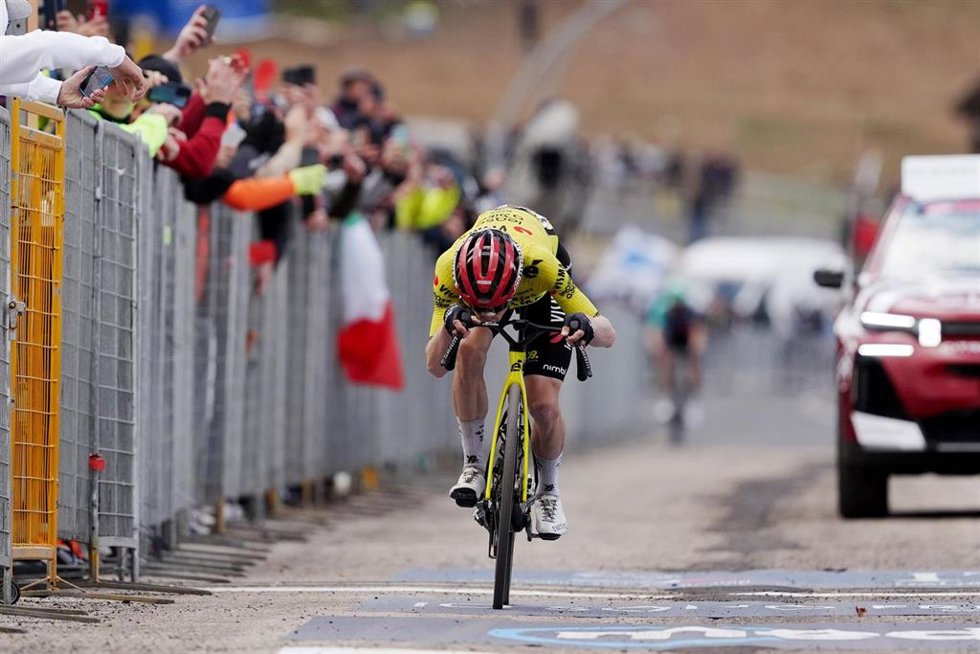 El ciclista neerlandés Jonas Vingegaard (Team Visma | Lease a Bike) ha ganado este viernes la séptima etapa del Giro de Italia, disputada entre Formia y el Blockhaus sobre 244 kilómetros